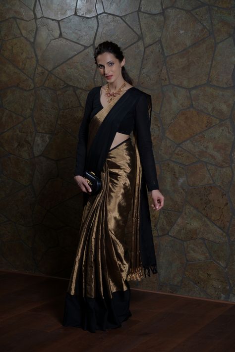 Black Sari, Sarees For Girls, Saree Wearing Styles, Saree Photos, Simple Saree Designs, Fashionable Saree Blouse Designs, Fancy Sarees Party Wear, Draping Fashion, Indian Saree Blouses Designs