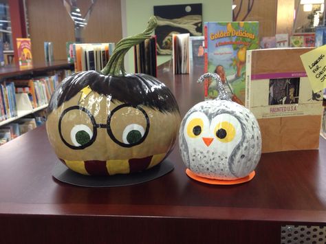 Harry Potter and Hedwig painted pumpkins! Hedwig Painted Pumpkin, Hedwig Pumpkin Painting, Harry Potter Pumpkin Painting Ideas, Harry Potter Pumpkin Decorating Ideas, Harry Potter Painted Pumpkin, Hedwig Pumpkin, Harry Potter Pumpkin Painting, Scary Pumpkin Painting Ideas, Scary Pumpkin Painting