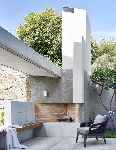 A sculptural concrete chimney not only directs smoke from the fire pit, but provides shade to this pool-side outdoor living space | Photography: Scott Burrows Outdoor Room Ideas, Chimney Ideas, Desert Backyard, Homes To Love, Patio Fireplace, Outdoor Room, Modern Outdoor Furniture, Backyard Deck, Hill House