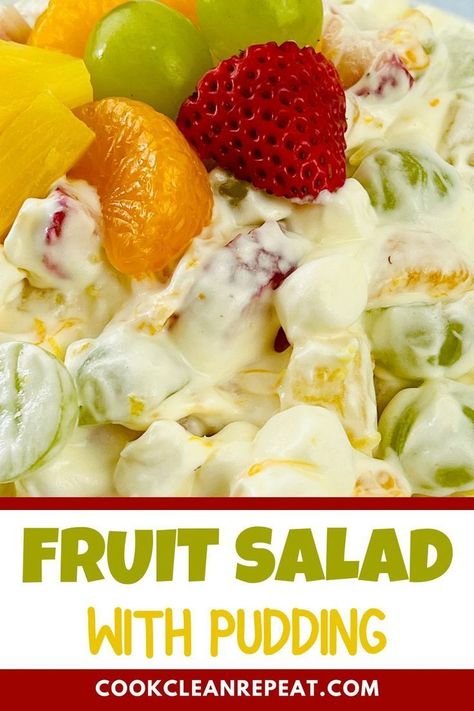 Fruit salad with pudding is the best and freshest addition to your table. Looking for a sweet that is healthy and light? Delight your guests with a delicious fruit salad with pudding! This easy-to-make dish is perfect for potlucks, backyard barbecues, or simply an after-dinner treat. Canned Fruit Recipes, Strawberry Jello Salad, Making Salad, Sweet Salads, Fruit Salad With Pudding, Easy Fruit Salad Recipes, Fruit Pudding, Apple Dishes, Fruit Sauce