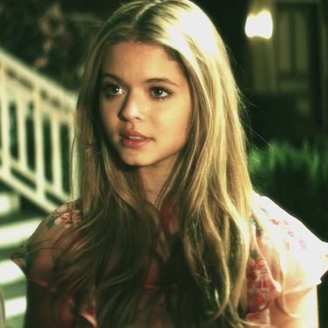 Alison Pretty Little Liars, Alison Dilaurentis, Sabrina Carpenter Style, Sasha Pieterse, Pretty Little Liars Fashion, Miss Girl, Spencer Hastings, Pretty Little Liars, Blonde Girl