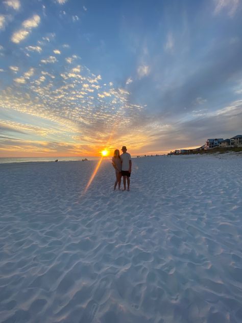 Summer Love Couples, Happy Aesthetic, Teenage Couples, Dream Relationship, Teen Summer, Teen Love, Sweet Romance