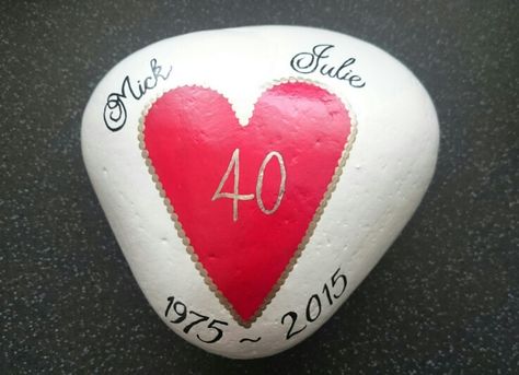 Anniversary heart painted stone Happy Anniversary Painted Rock, Anniversary Rock Painting Ideas, Anniversary Painted Rocks, Hope Rocks, Happy Anniversary Day, 40 Anniversary, Happy Aniversary, Stones Painting, Rock Projects