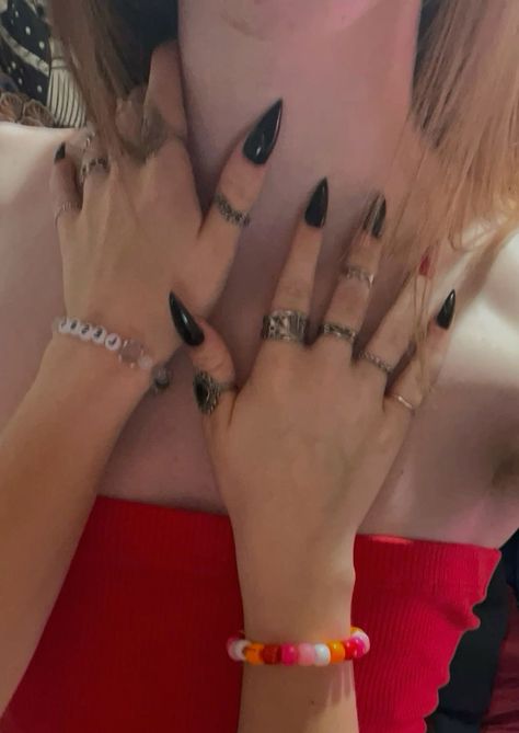 Lesbian Rings Hands, Wlw Rings, Wlw Nails, Lesbian Rings, Lesbian Nails, Wlw Pics, Me And Bae, Run To You, Girlfriend Goals