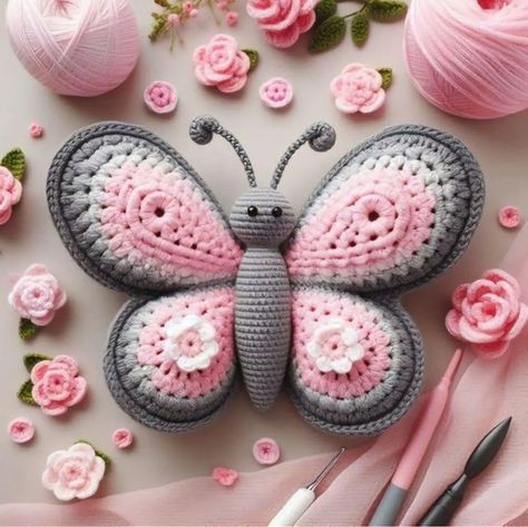 Butterfly Amigurumi, Crochet Butterfly Free Pattern, Crochet Ladybug, Start Crocheting, Crochet Butterfly Pattern, Butterfly Tutorial, Crochet Toys Free, Cozy Crochet Patterns, Simple Butterfly