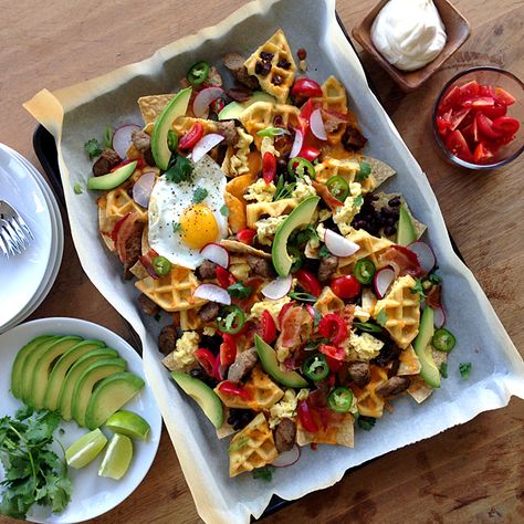 Waffle Nachos, Breakfast Nachos, Waffle Iron Recipes, Frozen Waffles, Breakfast Waffles, Nachos Recipe, Cooked Breakfast, Waffle Recipes, Easy Healthy Dinners