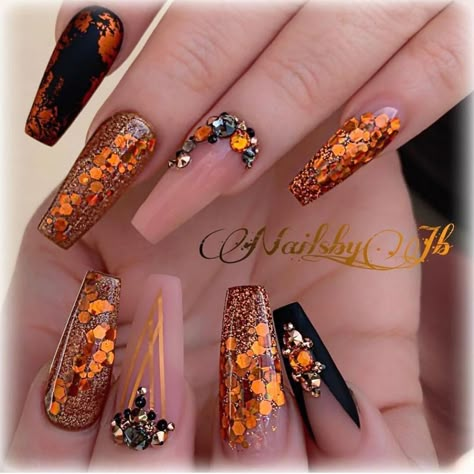 ove these fabulous nails by Brand Ambassador @nailsby_jb 😍😍😍 ・・・ 💎Swarovski Crystals from @bluestreakcrystals 💎💫✨ ・・・ ・・・ #nails #uñas Thanksgiving Nails Acrylic Coffin, Thanksgiving Nails Acrylic, Fallnails Autumn, Fall Acrylic, Halloween Acrylic Nails, Nails Acrylic Coffin, Fall Nail Art Designs, Stiletto Nails Designs, Fall Acrylic Nails