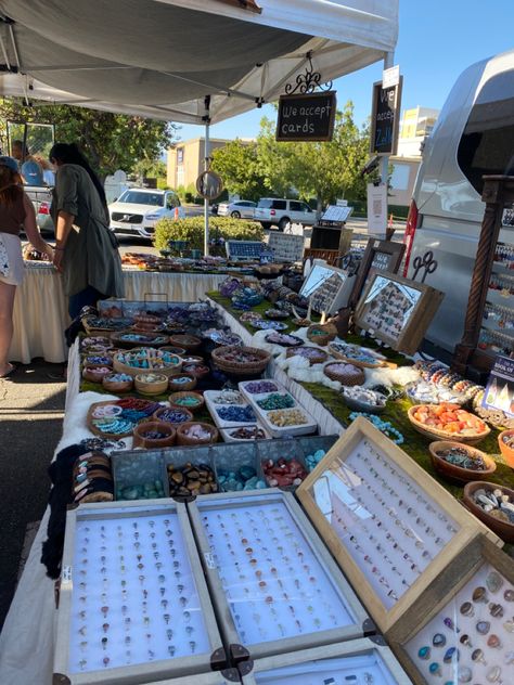 street market with crystal vendor Farmers Market Crystal Display, Crystal Vendor Display, Crystal Vendor Booth, Crystal Market Stall, Vendor Aesthetic, Quarter Goals, Market Setup, Fantasy Objects, Farmers Market Vendor