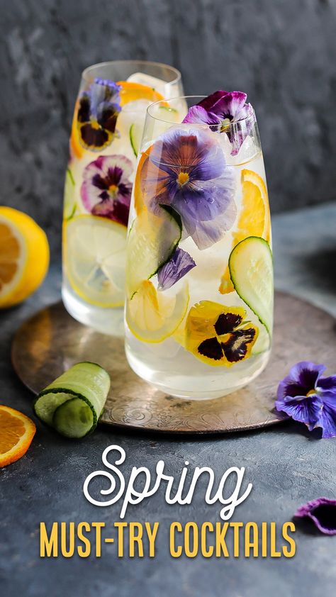 Spring has sprung, and we're shaking up some fresh and fruity cocktails to celebrate! 🌸🌼 Cocktails With Edible Flowers, Cocktails With Flowers In Them, March Cocktails, Spring Mixed Drinks, Flower Cocktails, Spring Cocktail Recipes, Cocktails Spring, Mocktail Ideas, Easy Spring Cocktails