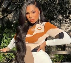 Ashanti Singer, Black Female Artists, Angie Martinez, Female Artist, Heart Face Shape, African American Women, Female Singers, Curvy Outfits, Celebrity Entertainment