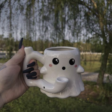 How effing CUTE is this? 😉 Clay Bong, Ice Cream Avocado, Cute Pipes, Ceramic Pipe, Avocado Bowl, Clay Pipes, Ghost Mug, Little Ghost, Clay Work