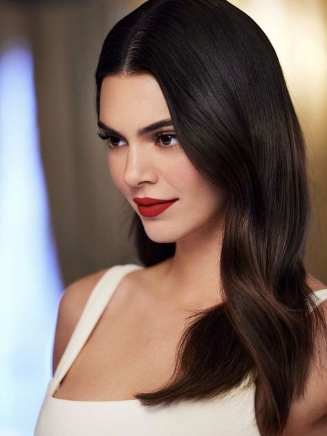 Red Lipstick Makeup Looks, Kendall Jenner Modeling, Kendall Jenner Face, Kendall Jenner Video, Kendall Jenner Makeup, Kendall Jenner Street Style, Kendall Style, Kendall Jenner Outfits, Kendall And Kylie Jenner