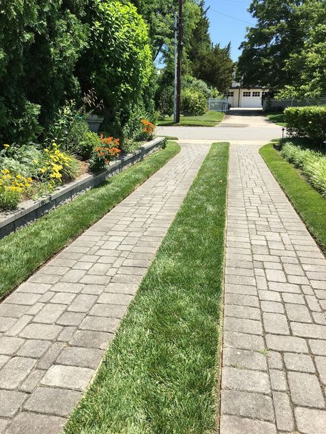 Ribbon Driveway, Grass Driveway, Cobblestone Patio, Diy Driveway, Brick Driveway, Landscape Design Drawings, Beautiful Home Gardens, Lake Garden, Driveway Entrance