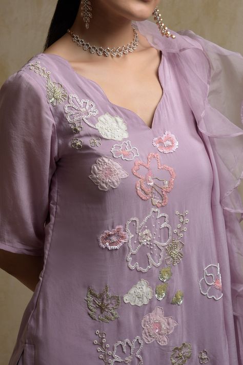 Purple kurta with floral beaded embroidery and V-neck. Paired with sharara and dupatta. Component: 3 Embroidered Neckline: V-Neck Sleeve Length: Half Color: Purple Scallop hem neckline Layered sharara Ruffle dupatta - Aza Fashions Layered Sharara, Kurta And Sharara Set, Diy Embroidery Shirt, Kurta And Sharara, Ruffle Dupatta, Latest Dress Design, Blouse Design Images, Kurta Neck Design, Embroidery Suits Design