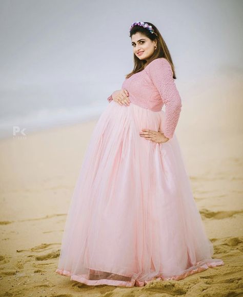 Maternity Gowns Indian, Marriage Suit, Marriage Suits, Crying Photography, Kurtis Design, Pregnancy Pics, Maternity Photography Poses Couple, Stylish Kurtis, Maternity Photoshoot Outfits