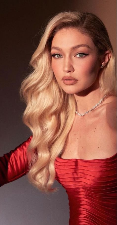 Met Gala Outfits, Blonde Hair Makeup, Evening Hairstyles, Guest Hair, Red Dress Makeup, Red Strapless Dress, Makeup For Blondes, Red Wedding Dresses, Wedding Guest Hairstyles