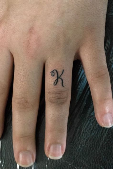 Finger Tattoo Idea, Scratch Tattoo, Heart Tattoos With Names, Ring Finger Tattoos, City Tattoo, Health Yoga, Show Yourself, London Tattoo, Healing Tattoo