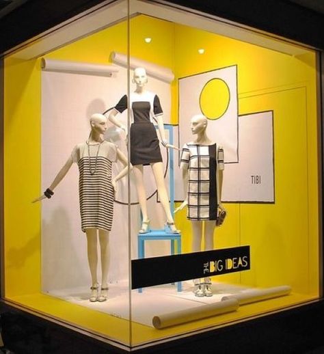 Winter Window Display, Closet Interior, Window Display Retail, Visual Merchandising Displays, Window Display Design, Corner Window, Retail Windows, Shop House Ideas, Store Windows