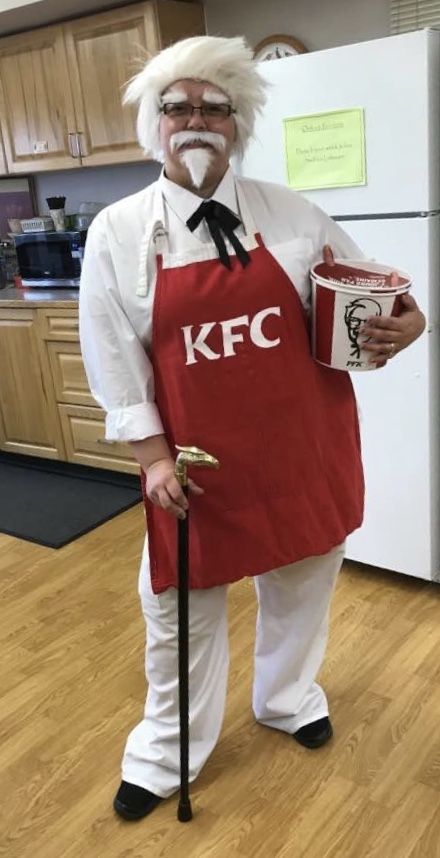 Kfc Man Costume, Fast Food Halloween Costumes, Kfc Halloween Costume, Kfc Mascot, Kfc Guy, Kfc Costume, Ronald Mcdonald Costume, Kfc Man, Halloween Hombre