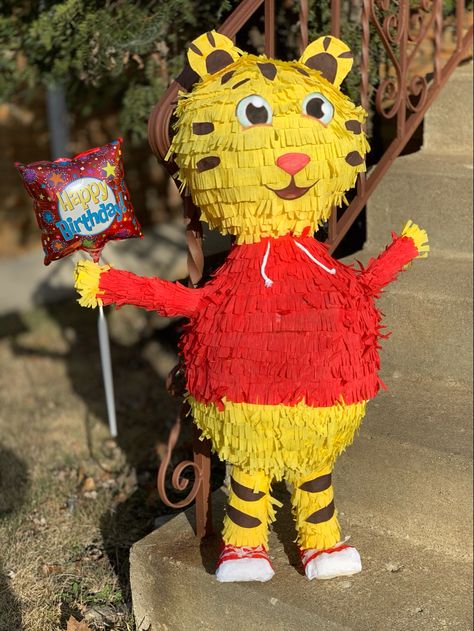 Diy piñata Diy Pinata, Daniel Tiger, Teddy Bear, Novelty Christmas, Christmas Ornaments, Holiday Decor, Toys, Christmas