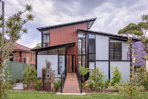 Tin Shed House, Shed House, Cottage Beach House, Louvre Windows, Shading Device, Tin Shed, Tin House, Roof Overhang, Photovoltaic System