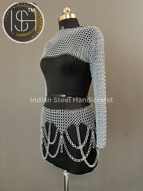 Chainmail Silver Long Sleeves Shrug, Chainmail Skirt,Handmade Loose Cropped Pullover Top, Elegant And Most Beautiful Wedding Costume, Halloween Cosplay Gift. Ring Size : 10mm 16 G Material : Solid Steel Finish : Anodized Size requirement: Shoulder to shoulder, Sleeves length, This unique piece seduces you with captivating decoration on the neck and bell sleeves which makes you want to reveal a little bit more. Sleeve Length: Long Sleeve Description: Totally obsessed with these on trend micro cov Chainmail Diy, Chainmail Skirt, Chainmail Clothing, Wedding Costume, Cropped Pullover, Wedding Costumes, Medieval Armor, Festival Vibes, Chain Mail