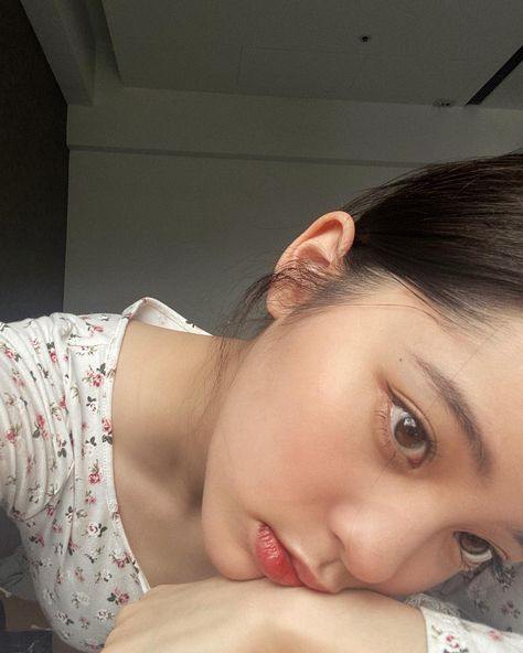 nana | +MARCH' | Instagram Nana Ouyang, Soft Makeup Looks, H.e.r Aesthetic, Girls Pin, Instagram Pose, Chinese Actress, Fotografi Potret, Black Pink Kpop, Asian Beauty