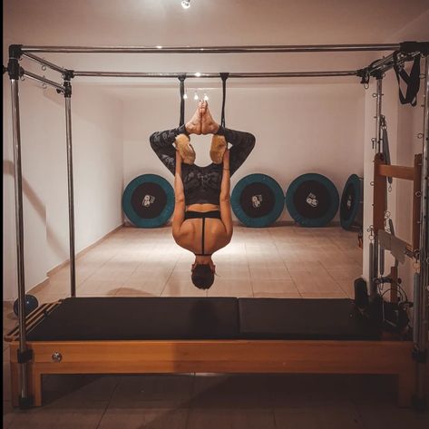 Cadillac Pilates, Pilates Yoga Studio, Pilates Cadillac, Flying Yoga, Pilates Poses, Pilates Workout Routine, Pilates Moves, Pilates Equipment, Reformer Pilates