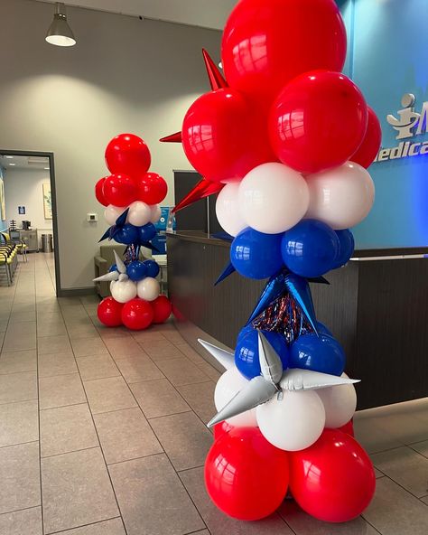 💫🎈Impress your clients and employees with our elegant balloon setups for corporate events! 💫🎈Contact us to celebrate in style, link in bio #sempertex #sempertexballoons #toyworldinc #corporateevents #globos #balloons #balloonsorlando #orlandoballoons #loononna #balloongarland #balloonarch #ballooncolumns Corporate Balloon Decorations, Ballon Tower, Patriotic Balloons, Column Ideas, Gemini Life, College Party, College Parties, Balloon Columns, Balloon Wall