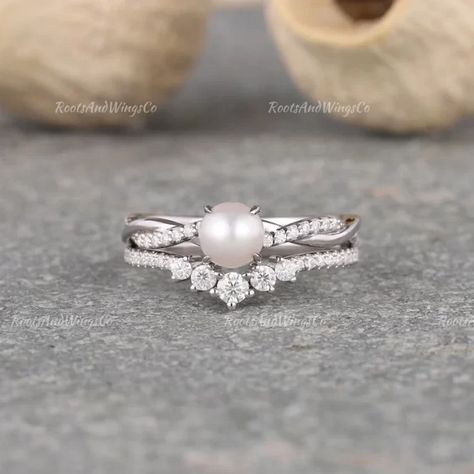 Pearl Wedding Ring Set, Gold Wedding Rings For Women, Pearl Engagement Ring Set, Pearl Engagement Rings, Pearl Ring Design, Pearl Wedding Ring, Dainty Engagement Rings, Pearl Engagement Ring, Moissanite Wedding Band