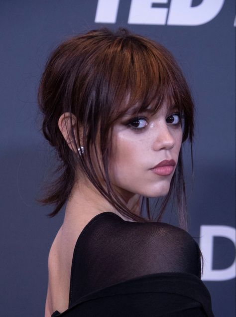 Jena Ortega Bangs, Jenna Ortega Short Hair, Jena Ortega, Mia 3, Emma Roberts, Emma Stone, Dream Hair, Jenna Ortega, Aesthetic Hair