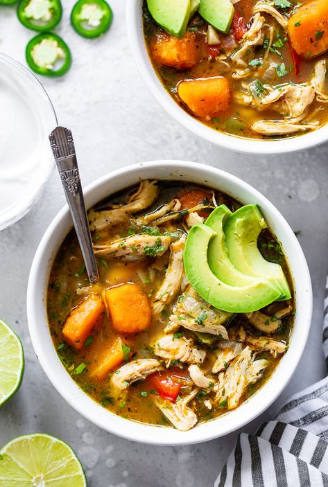 This hearty and super tasty butternut squash chicken chili is fast and easy plus packed with flavor, protein and veggies.  It’s a healthy one pot paleo meal you’ll enjoy during the cold months that the whole family will love!  It’s Whole30 compliant, dairy free and paleo. #paleo #whole30 #cleaneating #chili #onepot Squash Chicken Soup, Paleo Butternut Squash Soup, Butternut Squash Chicken, Chili Paleo, Butternut Squash Chili, Veggie Chili, Paleo Soup, Chicken And Butternut Squash, Stuffed Pepper Soup