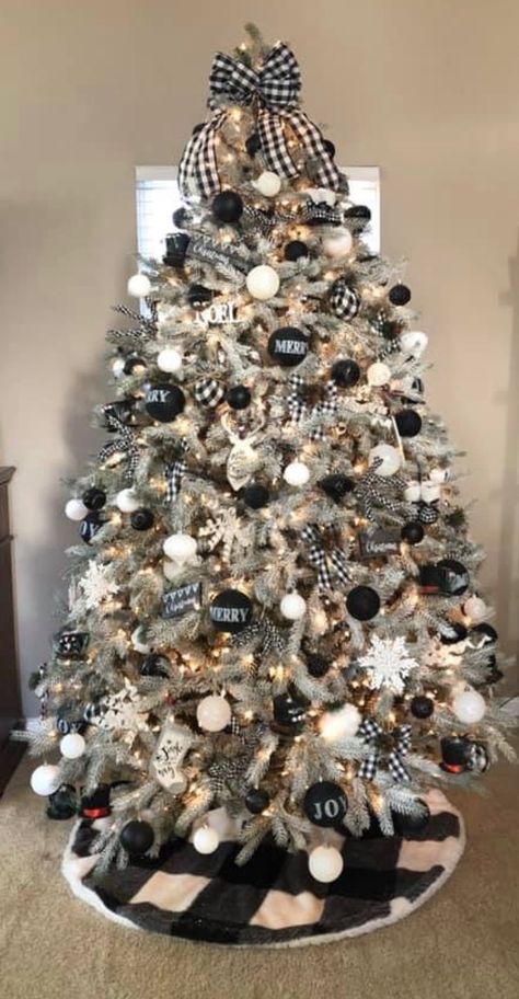 White And Black Plaid Christmas Tree, Black White And Gray Christmas Tree, Black And White Rustic Christmas Tree, Buffalo Black And White Christmas Tree, Black And Grey Christmas Decorations, Black And White Christmas Tree Decorations Ideas, White Christmas Tree With Black And Gold, Black And Silver Ornaments Christmas Tree, Flocked Christmas Tree With Black Ornaments