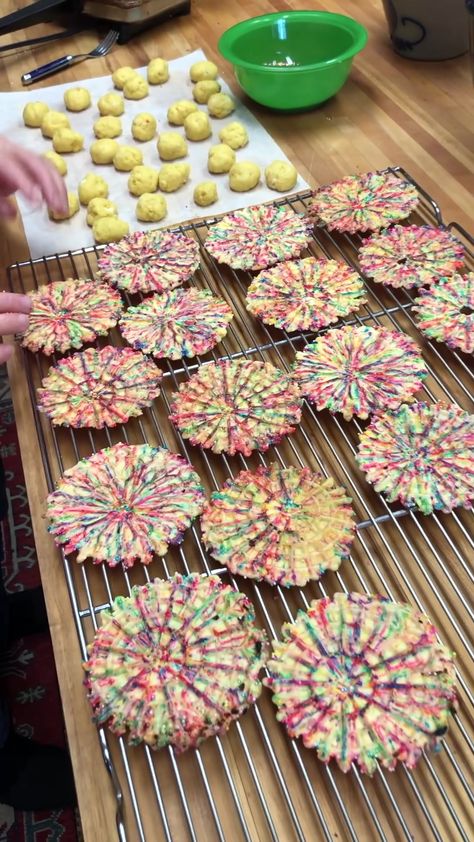 My favorite #italian #christmas #cookie, the #pizzelle. Here's my #secret tip for getting them right each time. The full #recipe is on ciaoitalia.com... | By Mary Ann Esposito Mary Ann Esposito Recipes, Pizelle Recipe, Cookie Table Wedding, Pizzelle Cookies, Pizzelle Recipe, Cookies For Christmas, National Cookie Day, Italian Christmas Cookies, Italian Cookie Recipes