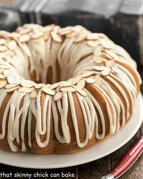 Almond Bundt Cake with Amaretto Glaze - That Skinny Chick Can Bake Almond Bundt Cake, Classy Cake, Bundt Recipes, Mini Bundt, Sweet Magic, Lemon Bundt Cake, Chocolate Bundt Cake, Semi Homemade, Homemade Cake