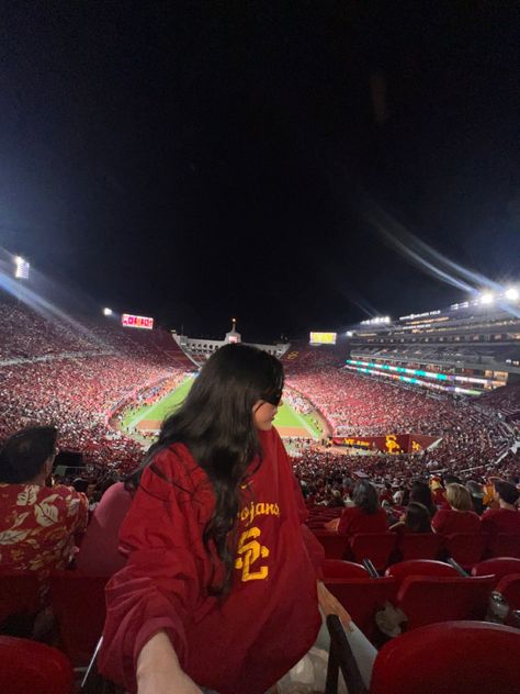 Saturday night lights #football #collegelife #tailgate #uscgrad #fashion Usc Campus Aesthetic, Tailgate Photos, Tailgate Aesthetic, Usc Aesthetic, Usc Tailgate, 444 Manifestation, Usc Dorm, Saturday Night Lights, Usc College