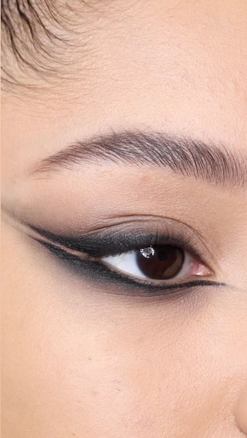 Blurred Eyeliner, Elongated Eye Makeup, Smudged Eyeliner Look, Eyeliner Under Eye, Smoky Liner, Inglot Eyeliner, Grungy Makeup, Smokey Liner, Black Eyeliner Makeup