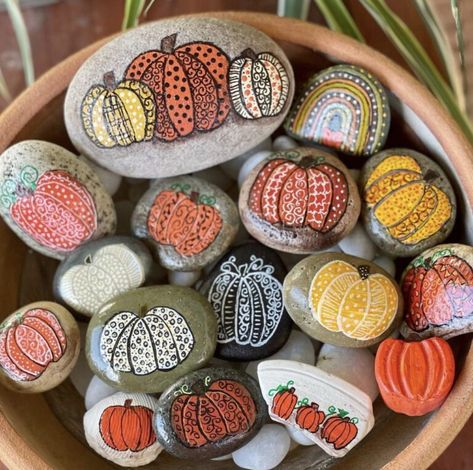 Thanksgiving Rock Painting, Fall Painted Rocks, Fall Rocks, Squirrel Painting, Panda Craft, Stone Ideas, Fall Rock, Painted Driftwood, Stones Garden