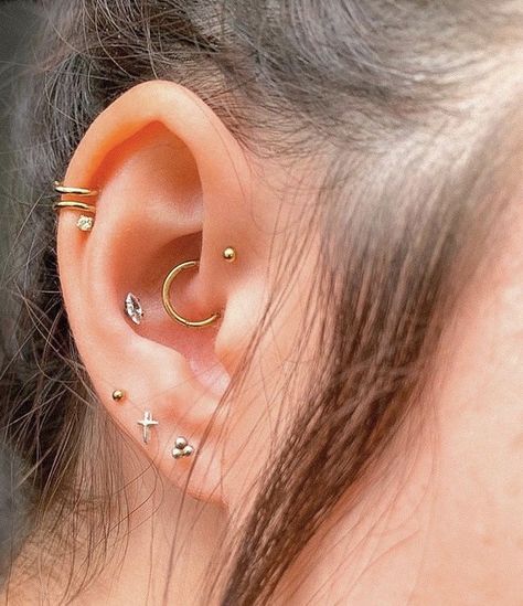 Ear Curation Inspiration, Piercing Designs, Minimalist Ear Piercings, Ear Curation, Unique Ear Piercings, Ear Piercings Chart, Double Ear Piercings, Types Of Ear Piercings, Curated Ear