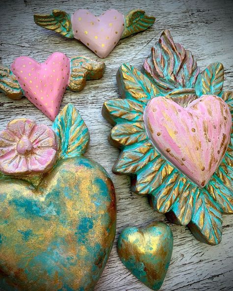 Mexican Folk Art Decor, Mexican Folk Art Painting, Sacred Heart Art, Clay Hearts, Folk Art Flowers, Painted Hearts, Clay Crafts Air Dry, Clay Jewelry Diy, Heart For Kids