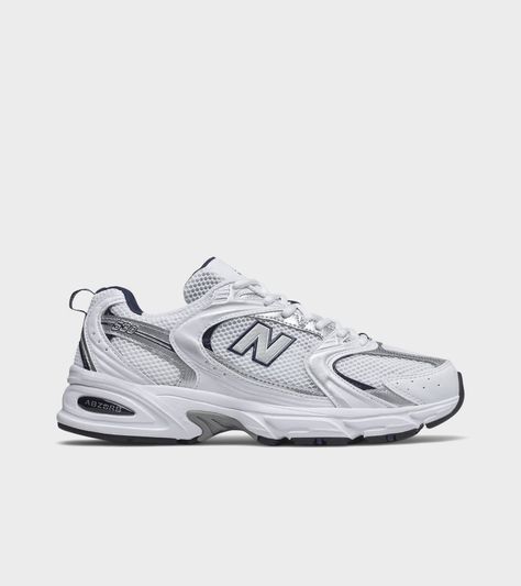 Sneaker New Balance, Shoe Storage Solutions, Sneaker Sale, Modern Shoes, Stylish Boots, Mens Lifestyle, New Balance Sneakers, Chunky Sneakers, White Trainers