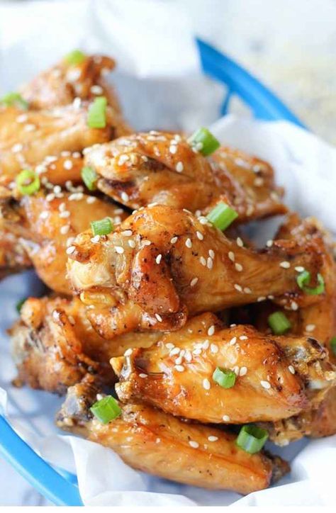 Double-Fried Korean Chicken Wings | 18 One-Pot Dinners You Can Make In A Dutch Oven Chicken Dutch Oven, Korean Fried Chicken Wings, Korean Fried Chicken Recipe, Dutch Oven Chicken, Spicy Wings, Oven Chicken Recipes, Tandoori Masala, One Pot Dinners, Diner Recept