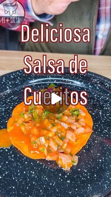 Rafael Villarreal on Instagram: "Una deliciosa esta salsa de cueritos 
.
Una salsa súper taquera y tostadera
.
La vdd ya no importa lo que venga adentro del taco… con la salsa tienes pa armar una delicia 
.
Y lo mejor de todo es la haces bien fácil y rápido 
.
Ya la has probado? 
.
#elmassalsa #quetodomexicoseenchile #lasalsahacealtaco #receta #salsa #cueritos #vinagre #tostadas" Del Taco, Tacos, On Instagram, Instagram