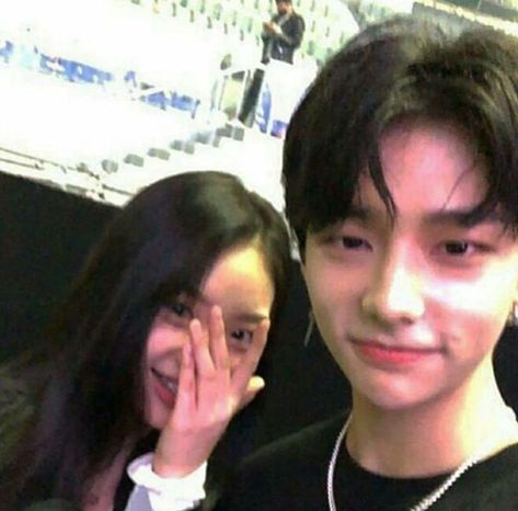 Emo Boyfriend, Hyunjin And In, 17 Kpop, Celebrity Look Alike, Dara Kpop, Celebrity Style Red Carpet, Don Juan, Body Picture, Pre Debut