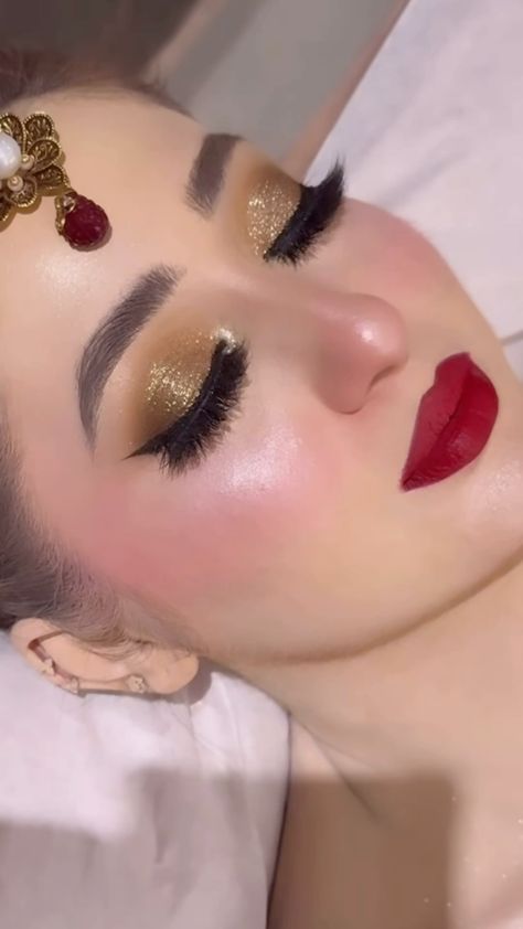 Pakistani Makeup Looks, Summer Outfits Dresses, Latest Bridal Makeup, Summer Outfit Ideas For Women, Bridal Makeup Videos, Pakistani Makeup, Outfits Aesthetic Summer, Summer Outfits 2022, Party Makeup Looks