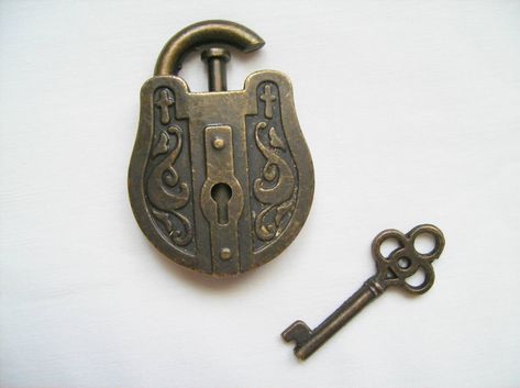 Ideas for tattoos   medieval lock  (add initials in it) Lock Image, Gate Handles, Under Lock And Key, Historical Objects, Unique Key, Old Keys, Antique Keys, Antique Doors, Locks & Key