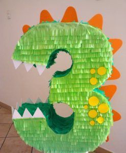 12+ Cute DIY Ways to Make a Dinosaur Pinata at Home Dinosaur Birthday Theme, Dinosaur Birthday Party Decorations, Dinosaur Birthday Cakes, Piñata Ideas, Dinosaur Invitations, Dinosaur Themed Birthday Party, Dino Birthday Party, Birthday Decorations Kids, Dinosaur Theme Party