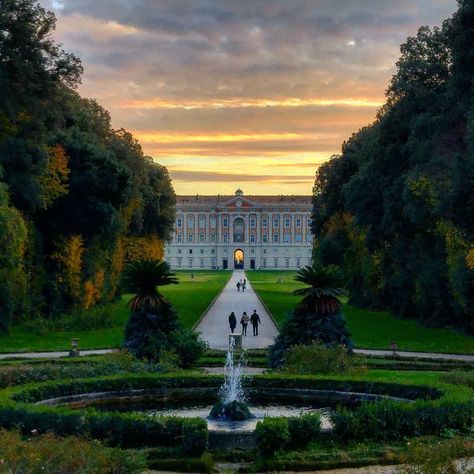 Reggia di #Caserta Living Forever, Versailles, Italy, House Styles, Iphone, Travel, Nature