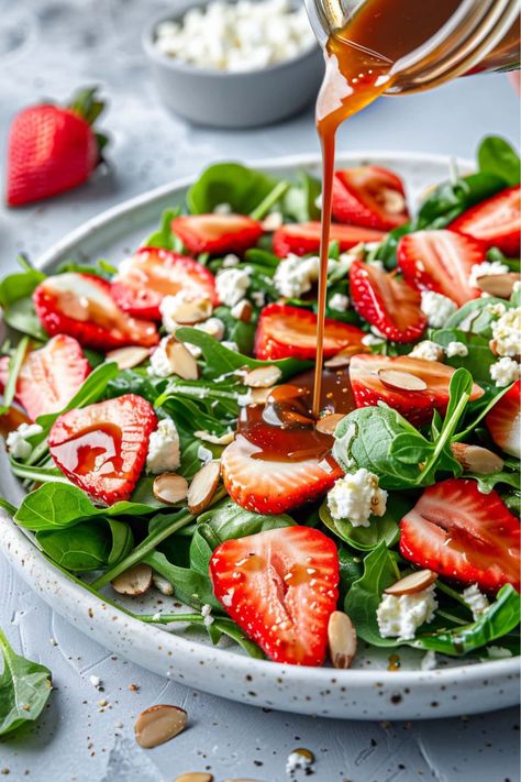 This strawberry salad with balsamic is a burst of freshness! You'll love the mix of juicy berries, spinach, creamy goat cheese, and mixed greens. Strawberries Salad Recipes, Berry Goat Cheese Salad, Strawberry Balsamic Salad, Salads With Strawberries, Easy Strawberry Salad Recipe, Easy Strawberry Salad, Easy Potato Pancake Recipe, Recipe With Goat Cheese, Spinach And Strawberry Salad