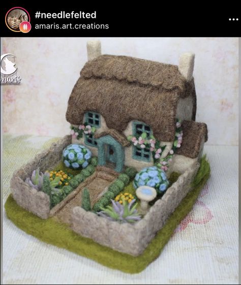 Needle Felt Cottage, Needle Felted Furniture, Needle Felting Organization, Needle Felt House, Needle Felt Projects, Needlefelting Christmas, Felted House, Felt Houses, Felt Doll House